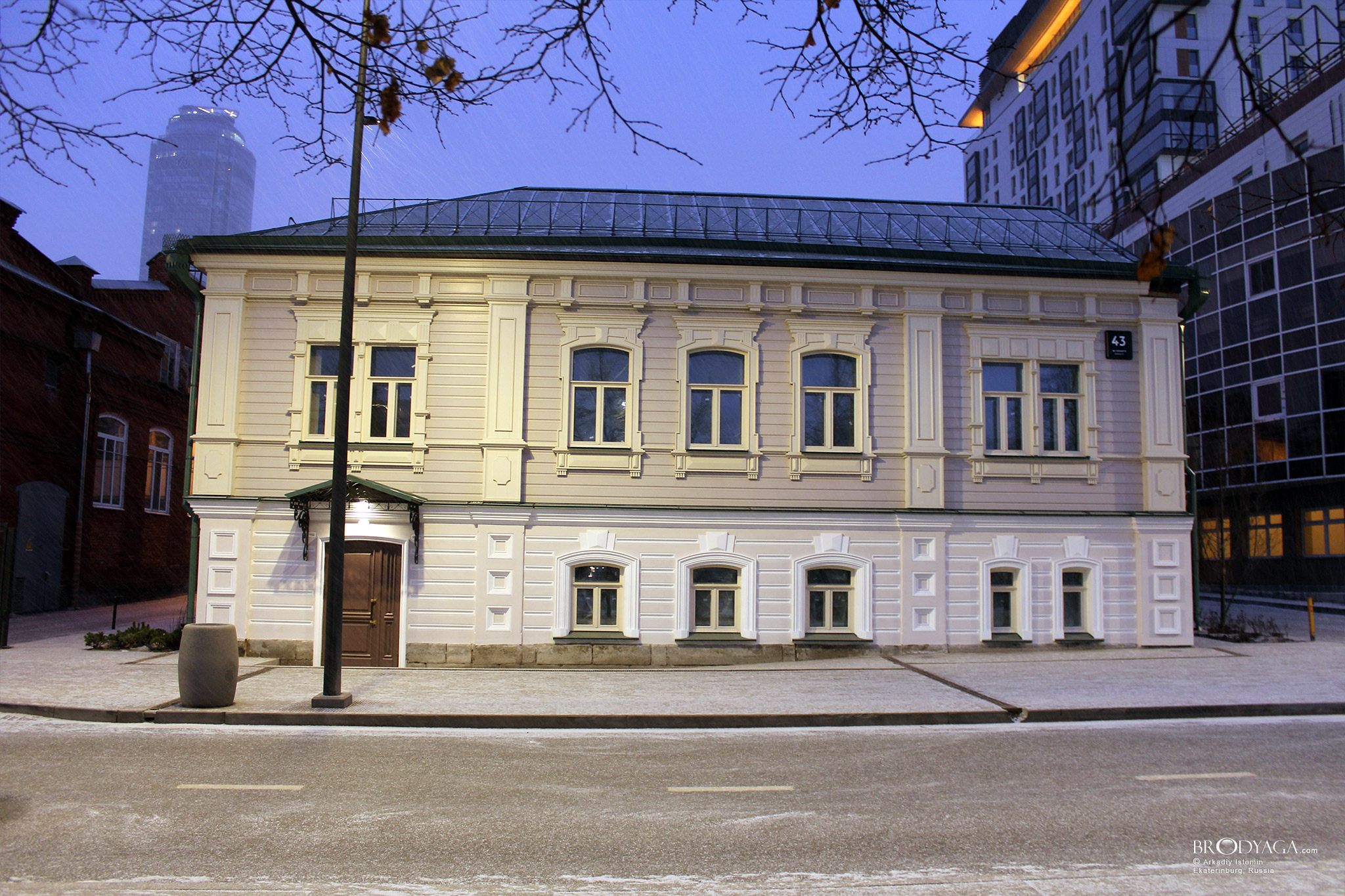 Дом служащих электростанции Луч, Максима Горького 43а, Екатеринбург (Ekaterinburg)